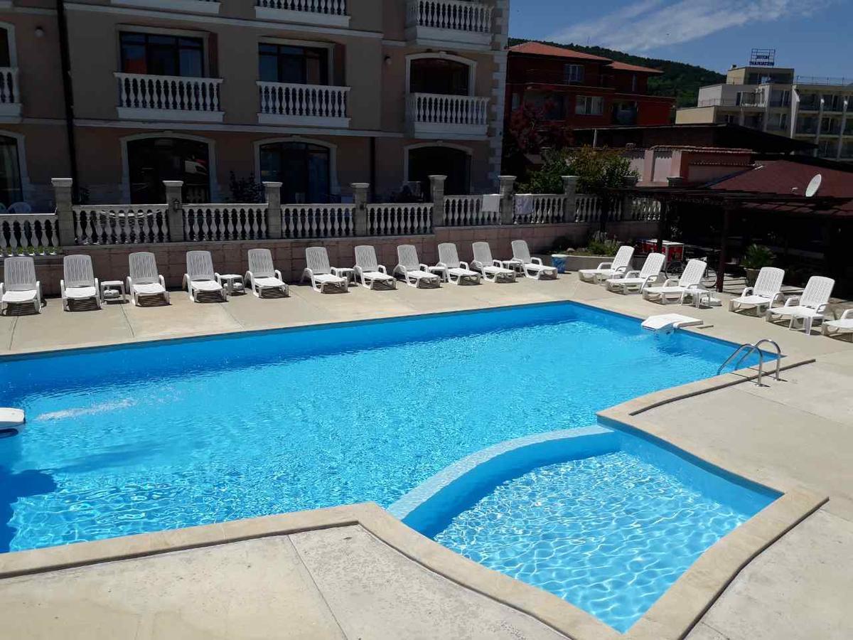 Hotel Black Sea - Breakfast, Pool & Free Parking 奥布佐尔 外观 照片