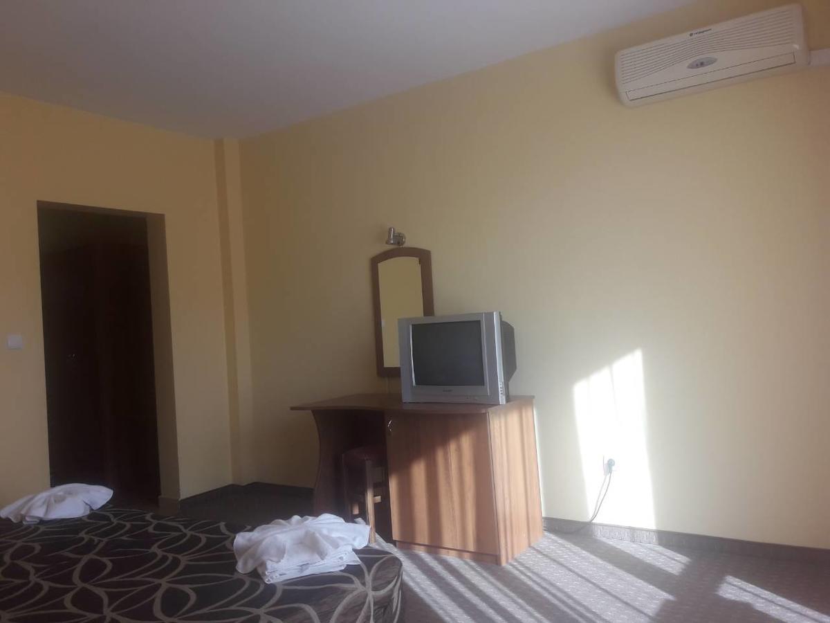 Hotel Black Sea - Breakfast, Pool & Free Parking 奥布佐尔 外观 照片