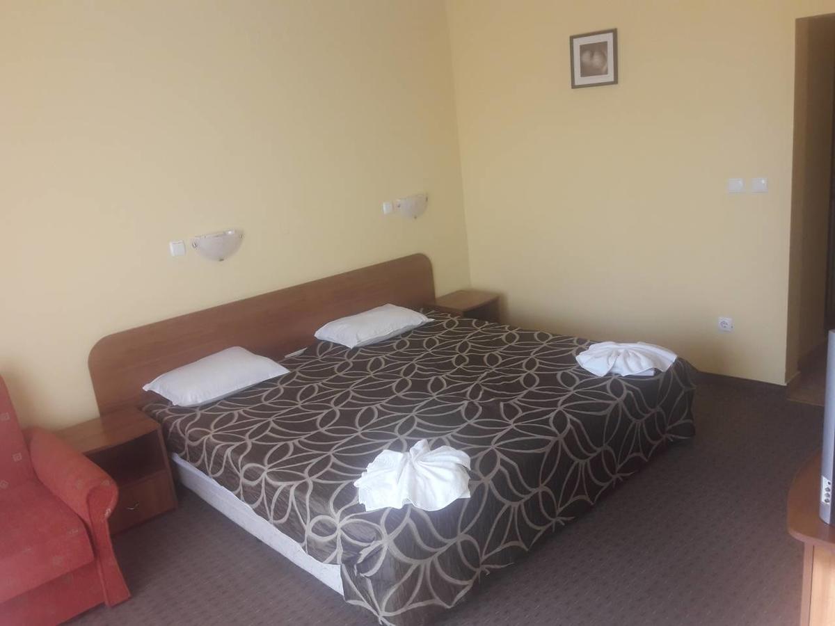 Hotel Black Sea - Breakfast, Pool & Free Parking 奥布佐尔 外观 照片
