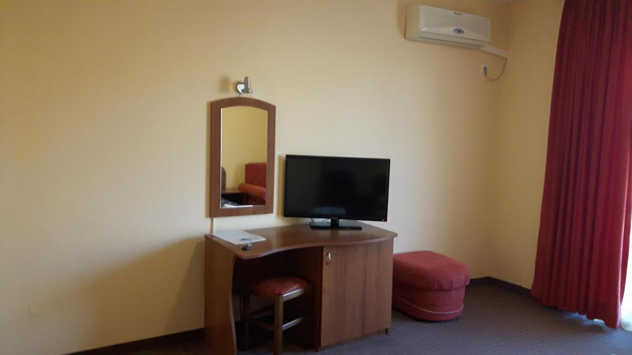 Hotel Black Sea - Breakfast, Pool & Free Parking 奥布佐尔 外观 照片